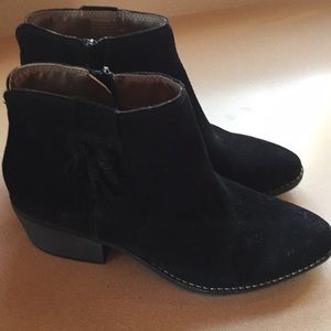 White mountain suede boots very gently used